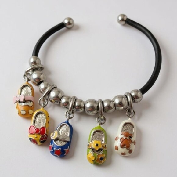 Charming Baby Shoe Keepsake cuff Bracelet - Picture 1 of 7